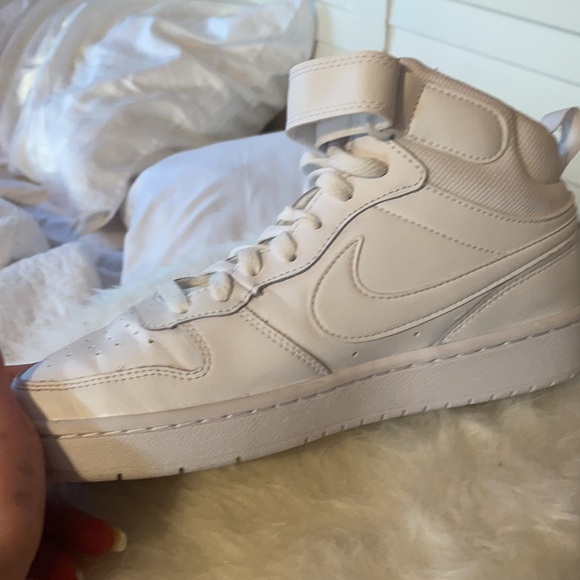 Boys nike high top airforce 1’s - Picture 4 of 7